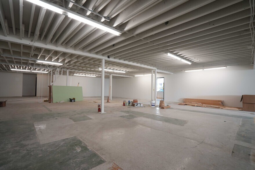 More Photos Of 530 NE Couch St, Portland Light Manufacturing For Lease