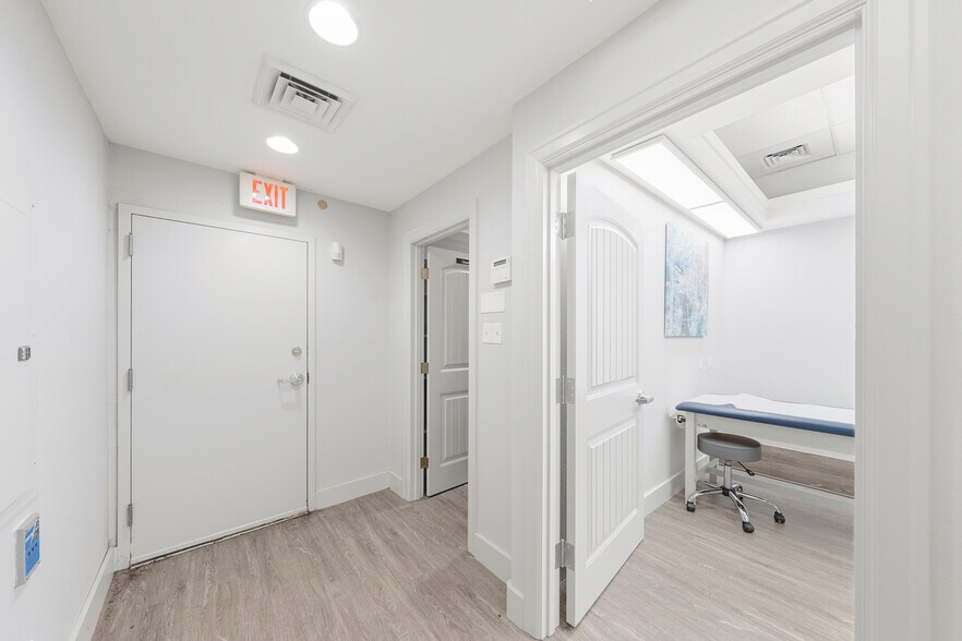 More Photos Of 1205-1350 Plaza Blvd, Central Point Freestanding For Lease