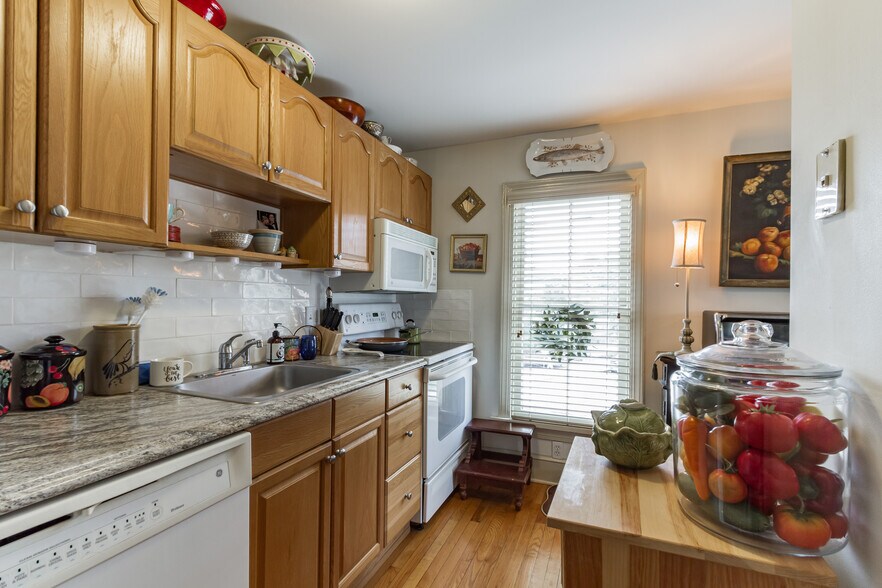 More Photos Of 41 Ellis St, Haddonfield Storefront Retail Office For Sale