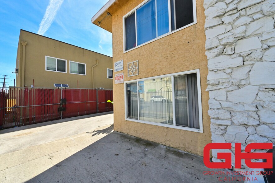 More Photos Of 4214 Montclair St, Los Angeles Apartments For Sale