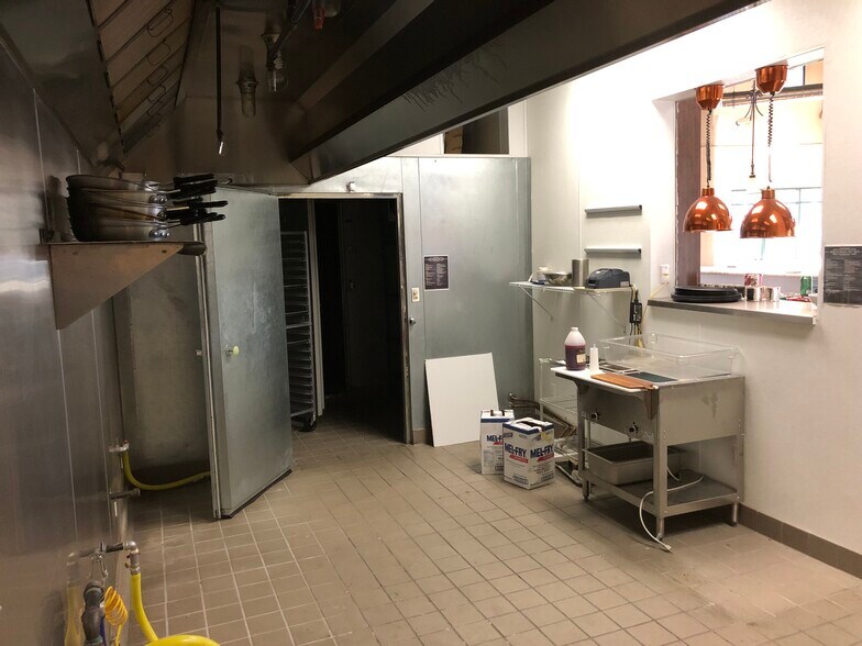 More Photos Of 501-561 New Los Angeles Ave, Moorpark Unknown For Lease