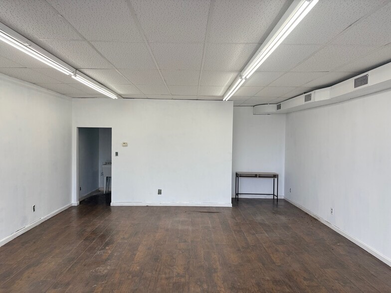 More Photos Of 427 S Church St, Saint Peters Storefront Retail Office For Lease