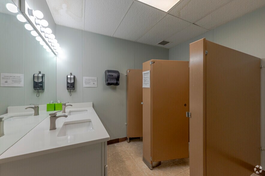 More Photos Of 252-262 Depot Rd, Milford Light Distribution For Lease