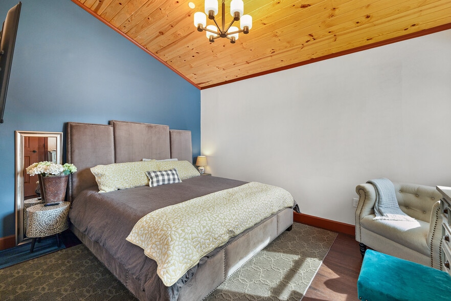 More Photos Of 111 W Bell St, Sequim Hotel For Sale