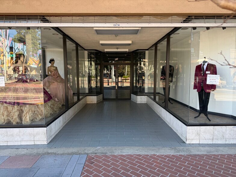 More Photos Of 120 E 4th St, Santa Ana Storefront Retail Office For Sale