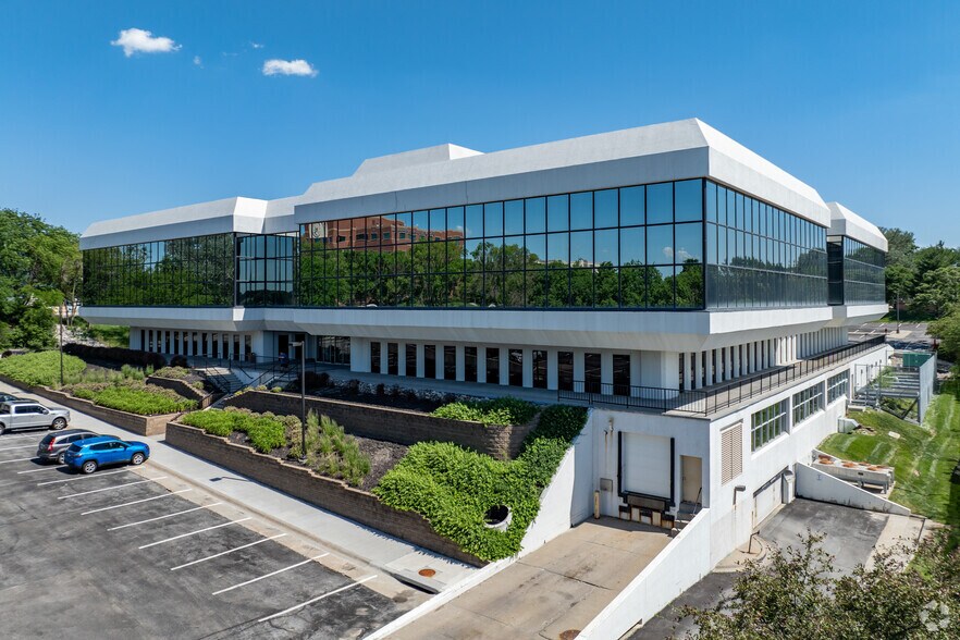 More Photos Of 9394 W Dodge Rd, Omaha Office For Sale