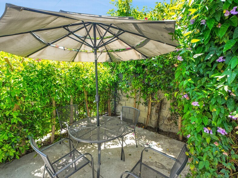 More Photos Of 1145 N Hoover St, Los Angeles Multifamily For Sale