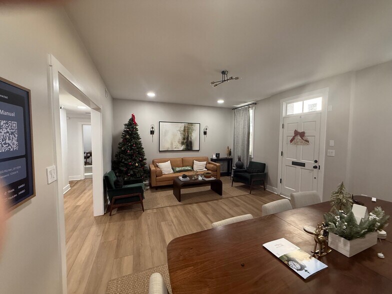 More Photos Of 301 W York St, Savannah Office For Sale