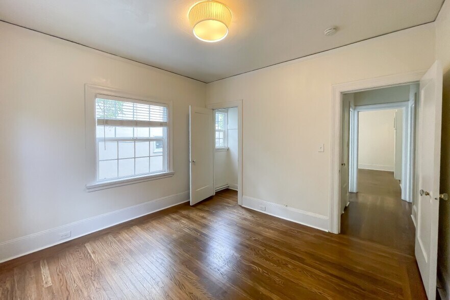 More Photos Of 1000 E 33rd St, Oakland Apartments For Sale