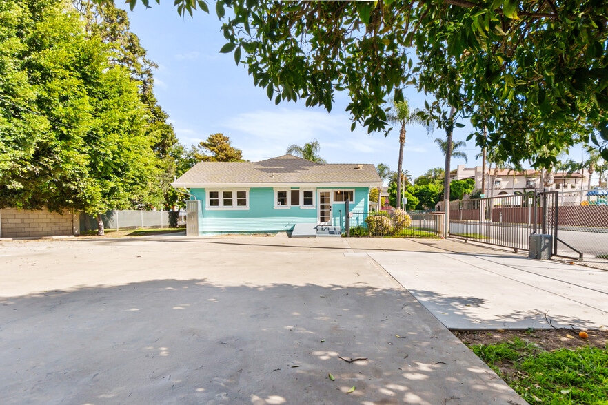 More Photos Of 1204 N Ross St, Santa Ana Office For Sale