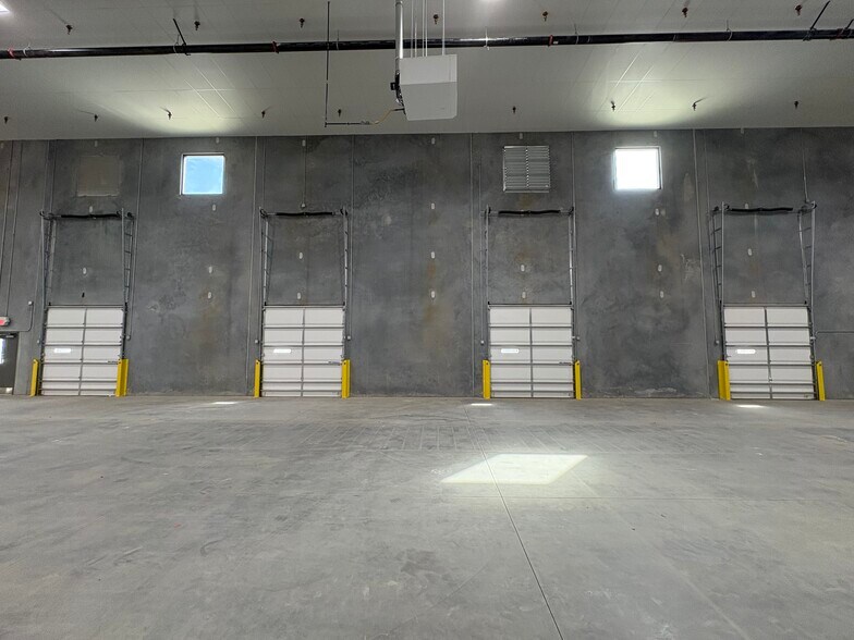 More Photos Of 335 Tanner Price Way, Greenville Warehouse For Lease
