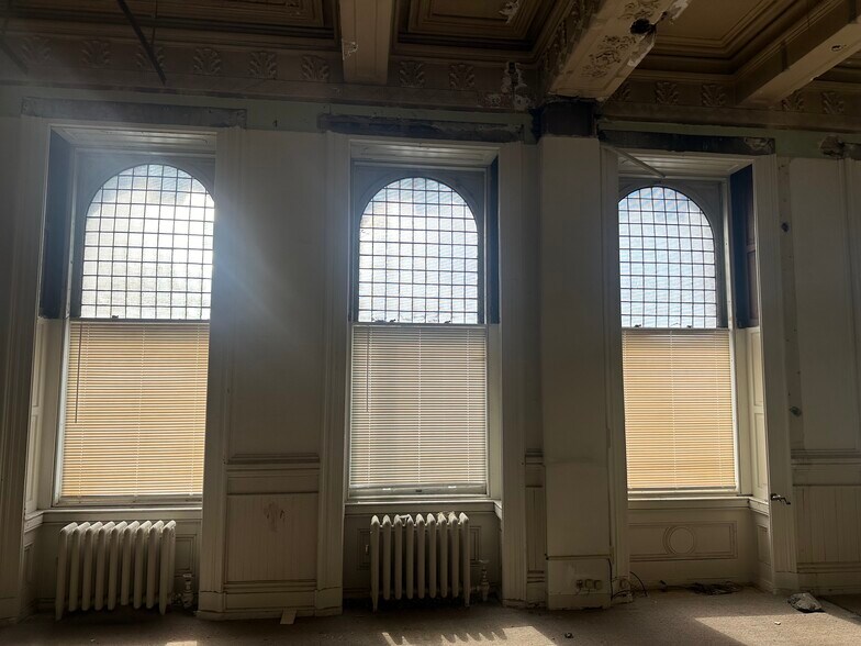 More Photos Of 49 E Main St, Amsterdam Office For Sale