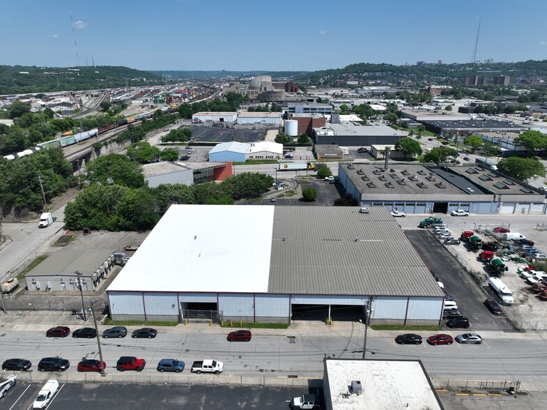 More Photos Of 1249-1257 W 7th St, Cincinnati Warehouse For Lease