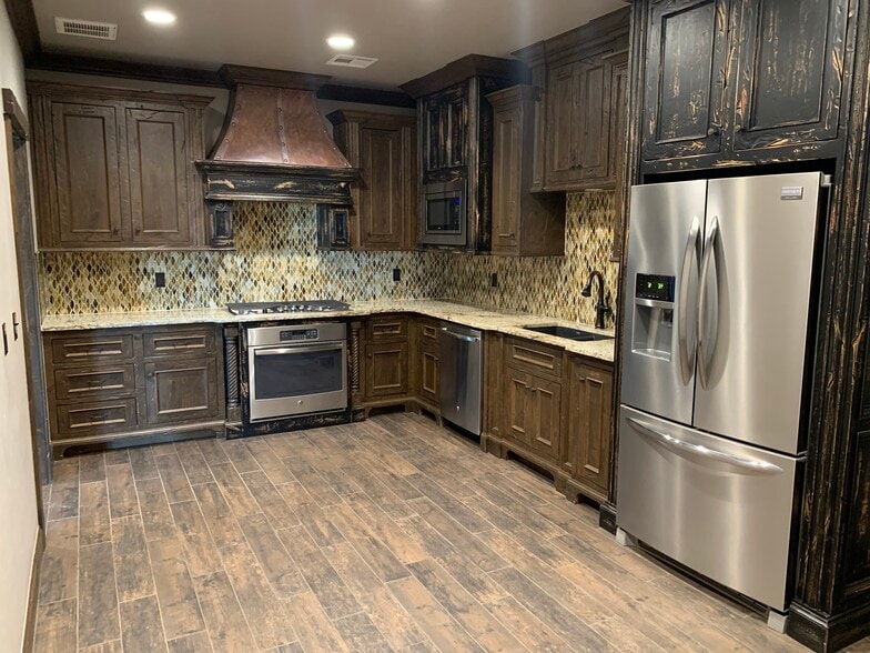 More Photos Of 395 NE 31st St, Newcastle Warehouse For Lease