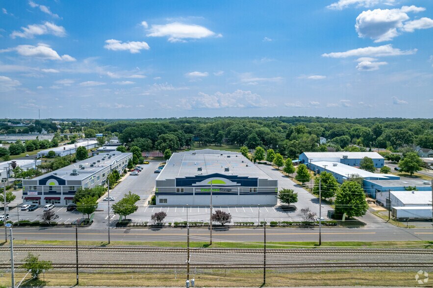More Photos Of 1714 Bannard St, Cinnaminson Self Storage For Lease