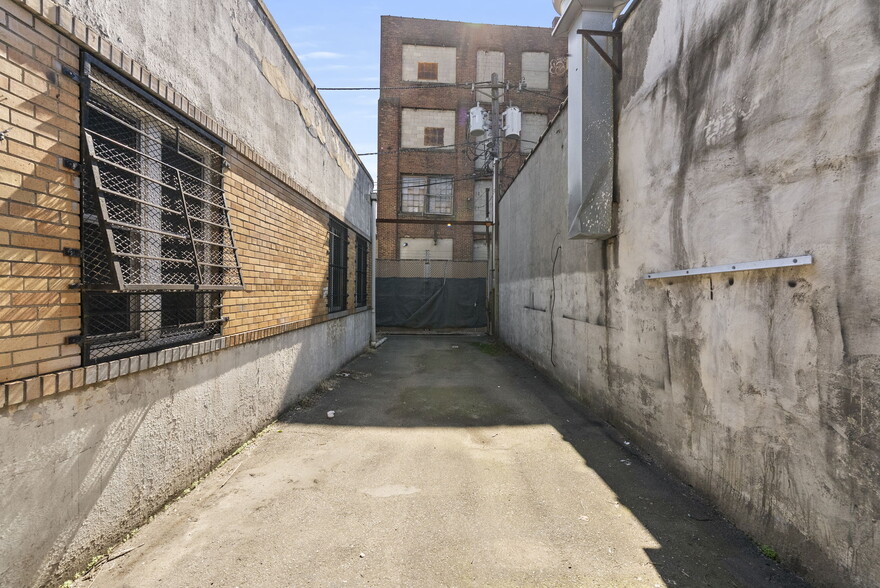 More Photos Of 116-130 Orchard St, Newark Warehouse For Sale