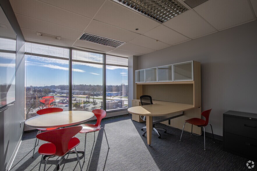 More Photos Of 25200 Telegraph Rd, Southfield Office For Lease