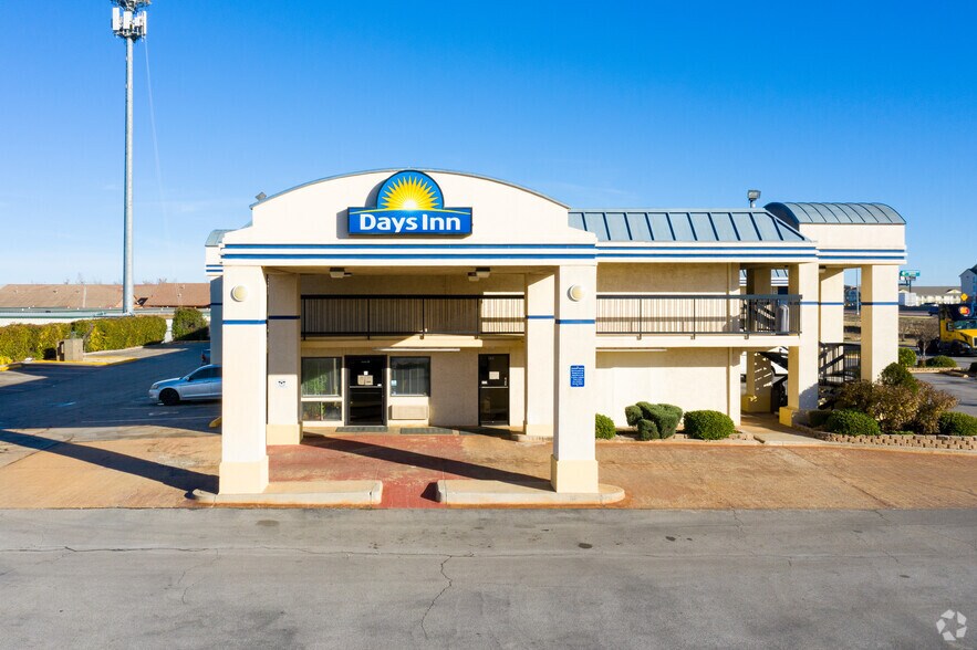 Primary Photo Of 504 S Meridian Ave, Oklahoma City Hotel For Sale