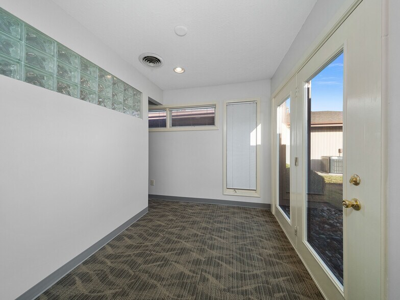 More Photos Of 5933 Stoney Creek Dr, Fort Wayne Office Residential For Sale