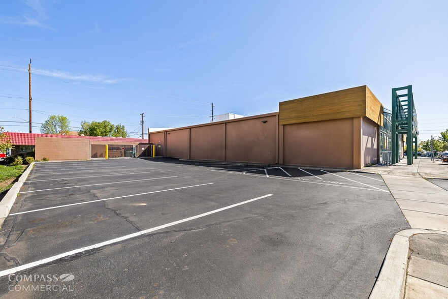 More Photos Of 732 SW 6th St, Redmond Freestanding For Lease