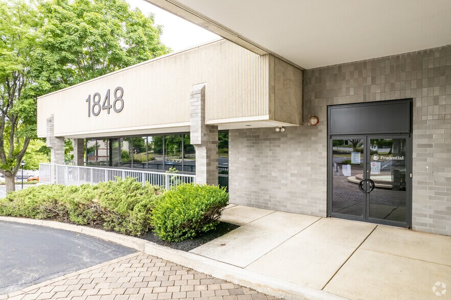 More Photos Of 1848 Charter Ln, Lancaster Office For Lease
