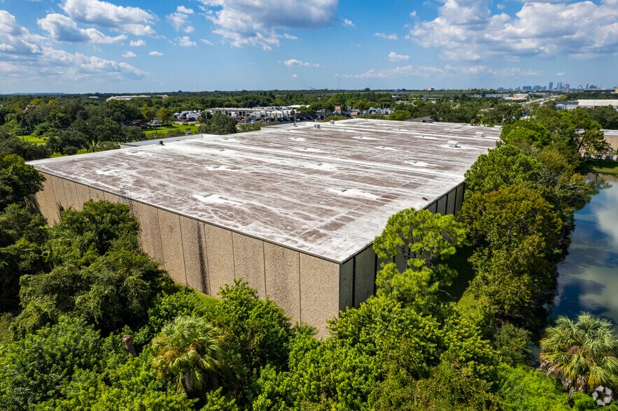 More Photos Of 8314-8326 E Adamo Dr, Tampa Warehouse For Lease