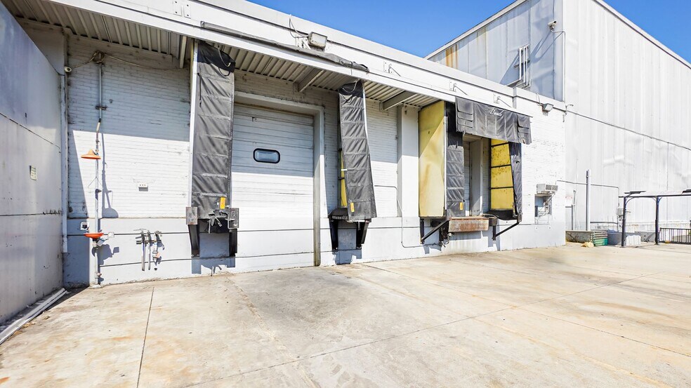 More Photos Of 3305 E Vernon Ave, Vernon Refrigeration Cold Storage For Sale