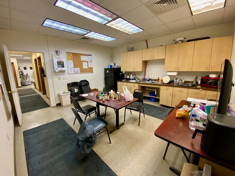 More Photos Of 5066 Owan Industrial Park Dr, Williston Warehouse For Lease