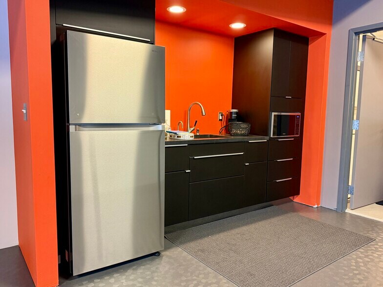 More Photos Of 123 Pit Ln, Pontiac Specialty For Sale