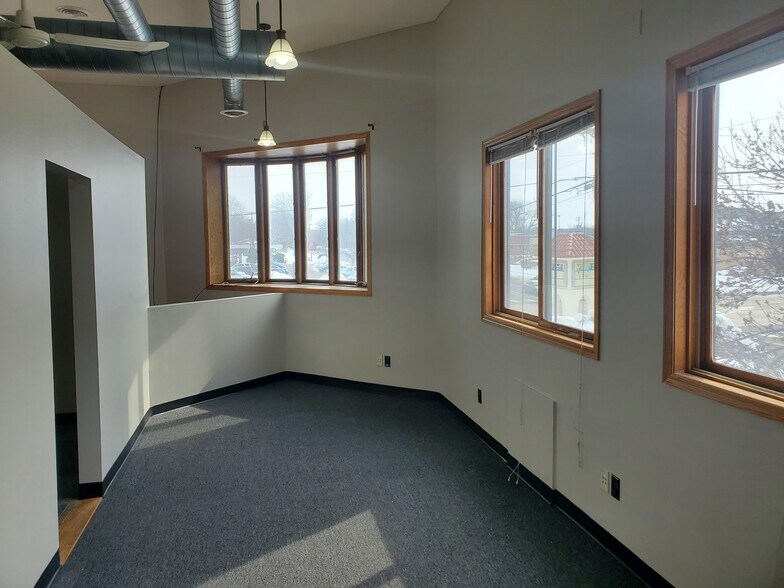 More Photos Of 3607 N White Bear Ave, White Bear Lake Unknown For Lease