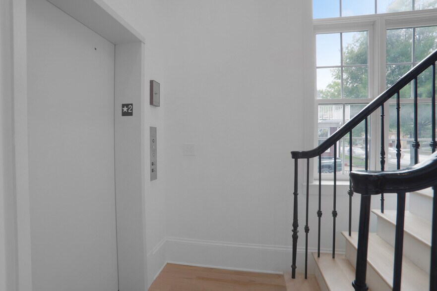 More Photos Of 1074 Ponce De Leon Ave, Atlanta Office For Sale