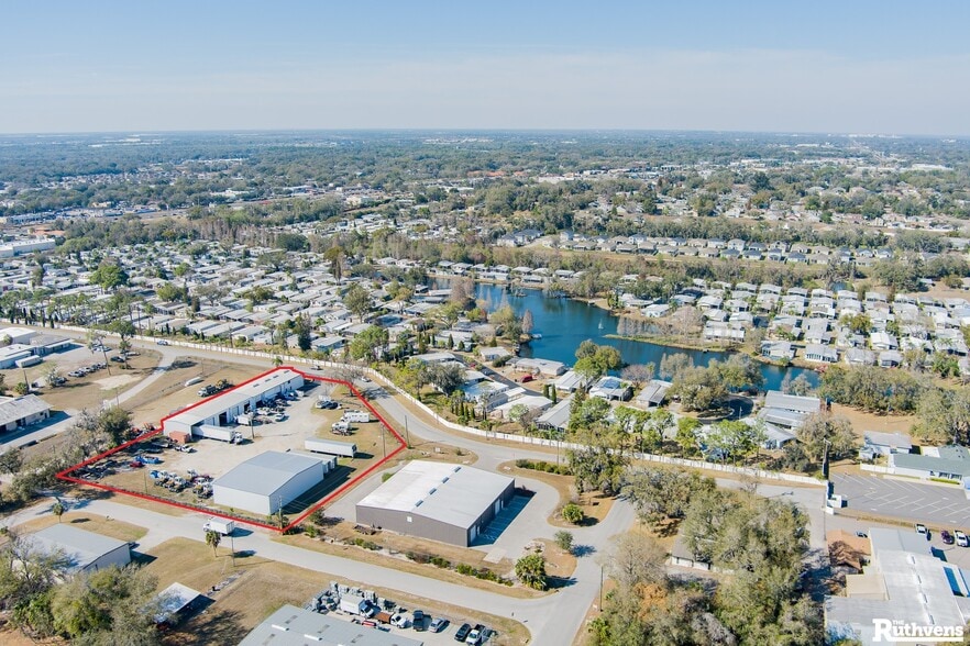 More Photos Of 330 W Brannen Rd, Lakeland Service For Lease