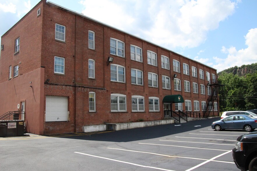 More Photos Of 446A Blake St, New Haven Office For Sale