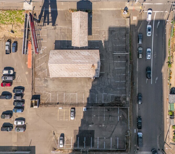 More Photos Of 3714 SW Macadam Ave, Portland General Retail For Lease