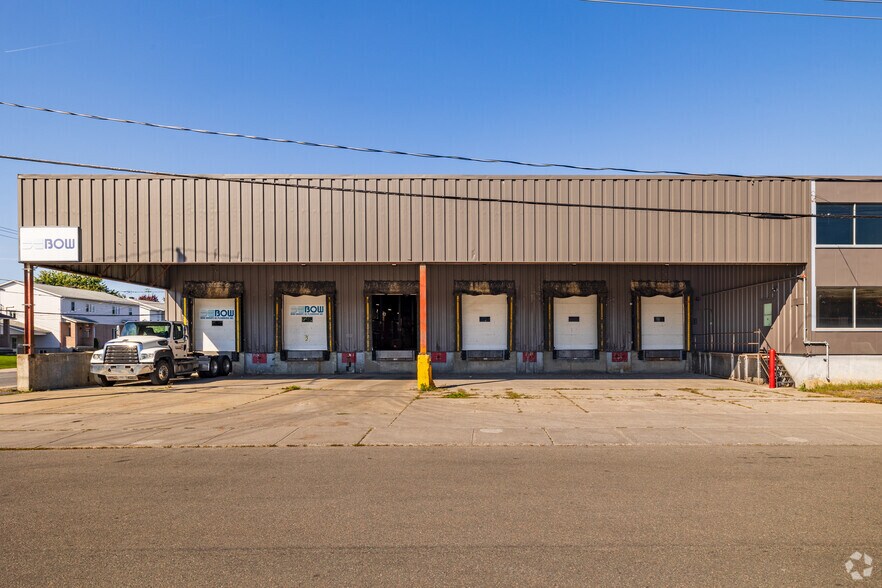 More Photos Of 677 Rue Douville, Granby Warehouse For Lease