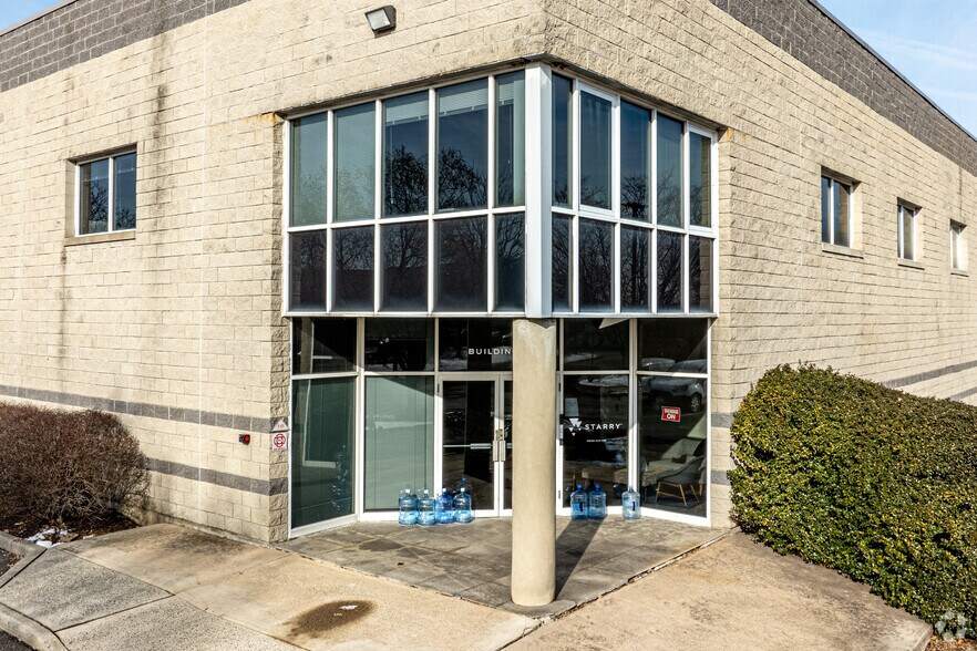 More Photos Of 701 Penhorn Ave, Secaucus Warehouse For Lease