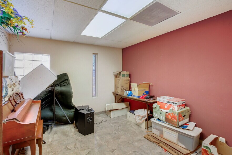 More Photos Of 4496 N Black Canyon Fwy, Phoenix Office Residential For Sale