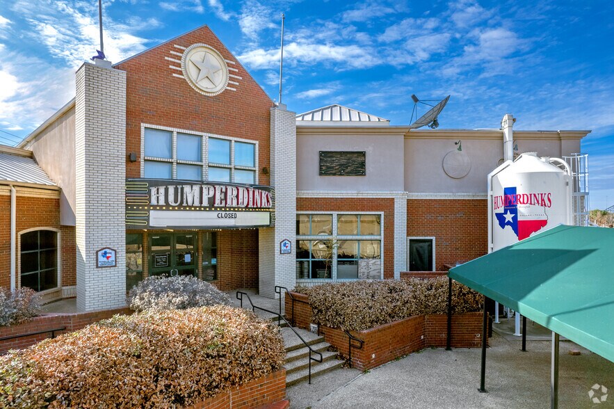 More Photos Of 700 Six Flags Dr, Arlington Restaurant For Lease