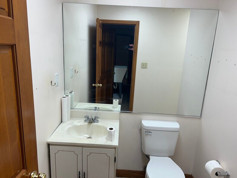 More Photos Of 308 Patrick Street Plz, Charleston Storefront For Lease