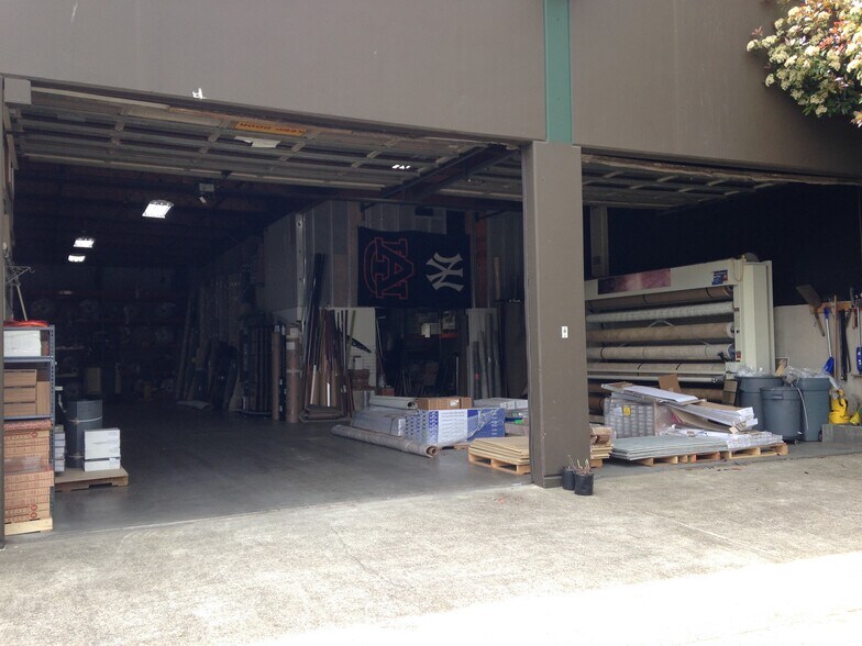 More Photos Of 4075 N Interstate Ave, Portland Showroom For Lease