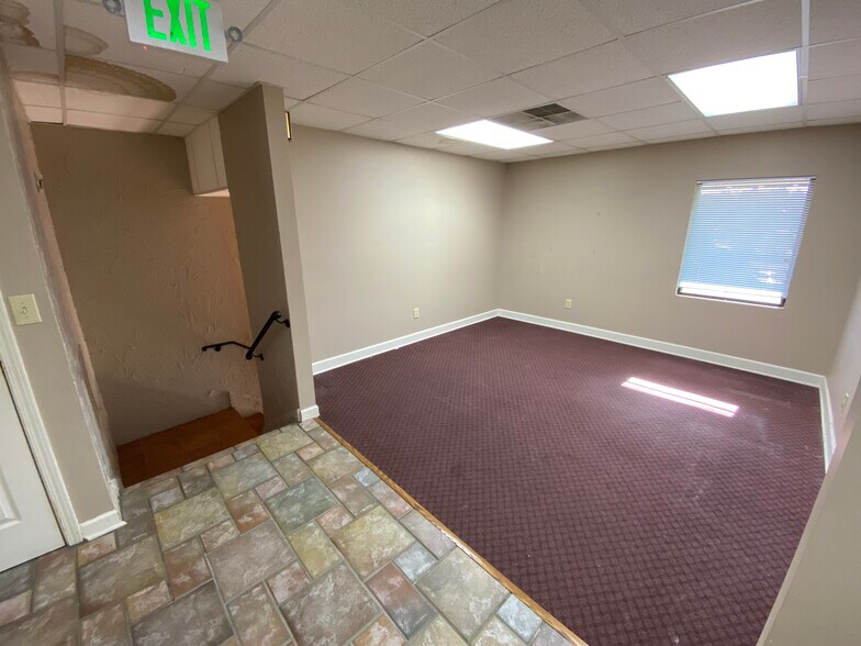 More Photos Of 2007 Old Montgomery Hwy, Birmingham Warehouse For Lease