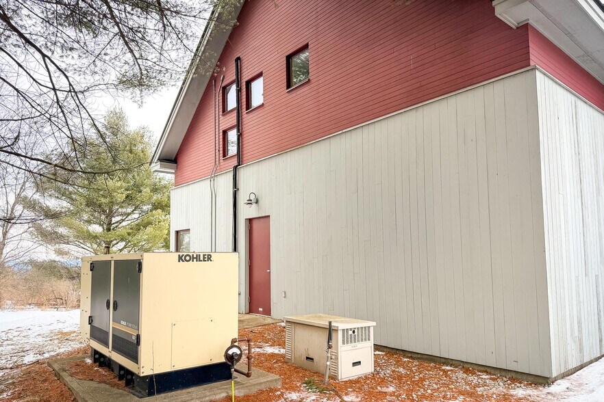 More Photos Of 2096 Airport Rd, Berlin Office For Sale