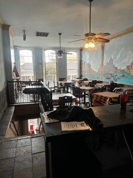 More Photos Of 933 Decatur St, New Orleans Storefront For Sale
