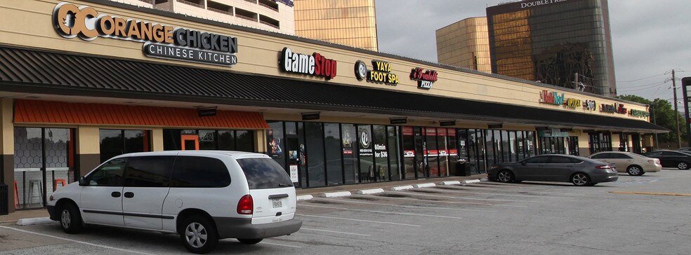 More Photos Of 6103-6123 Greenville Ave, Dallas Storefront For Lease