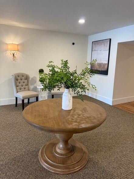 More Photos Of 955 W Main St, Mount Joy Storefront Retail Office For Lease