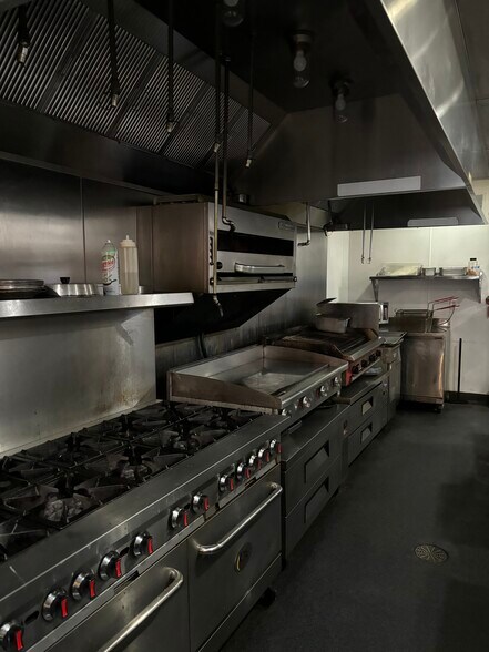 More Photos Of 523 York Rd, Towson General Retail For Sale