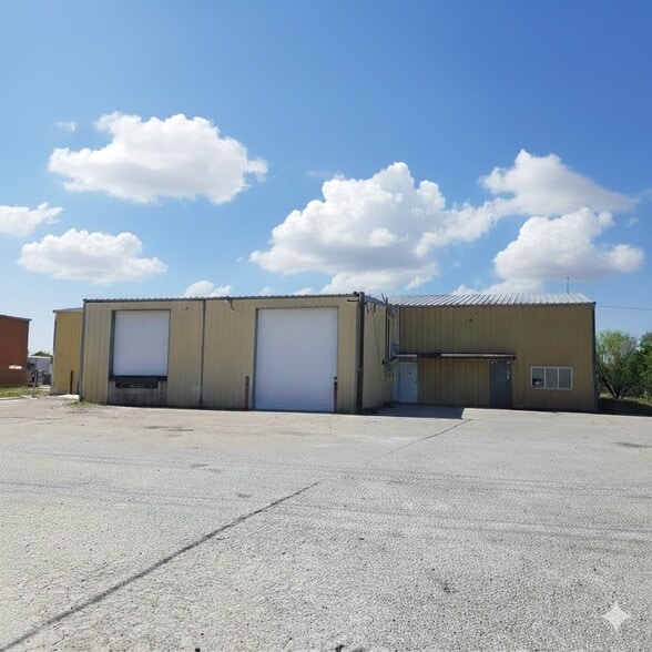 More Photos Of 2925 E US Highway 80, Abilene Warehouse For Lease