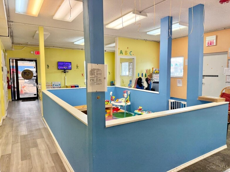 More Photos Of 3829 North Bend Rd, Cincinnati Office For Sale