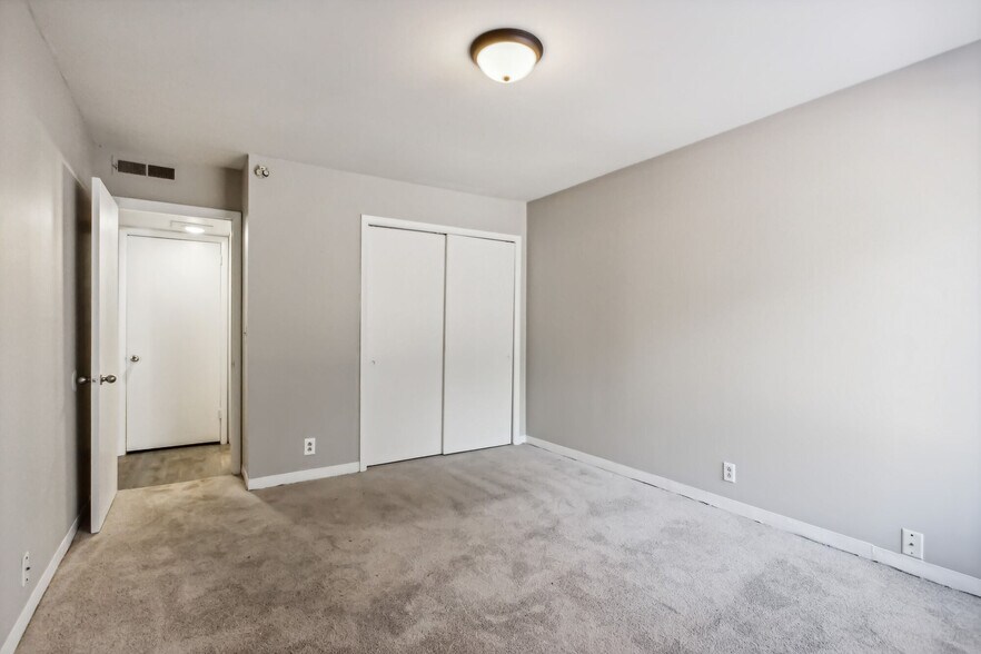 More Photos Of 1001 W 9th St, Russellville Apartments For Sale
