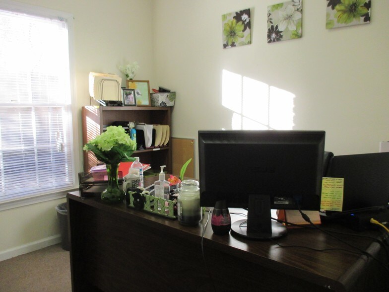 More Photos Of 456 Athens St, Jefferson Office For Sale